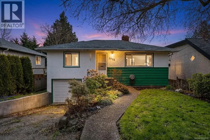 2935 Wascana St, Saanich, British Columbia V9A1V6
