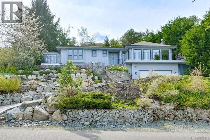 8870 Forest Park Dr, North Saanich, British Columbia V8L4E9