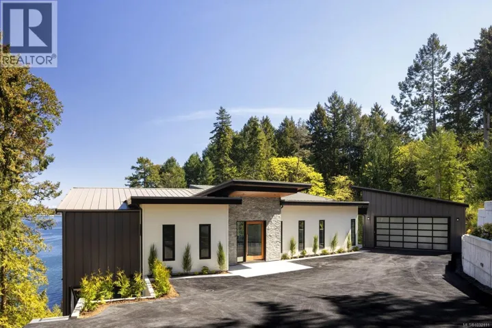 1677 Lands End Rd, North Saanich, British Columbia V8L5L5