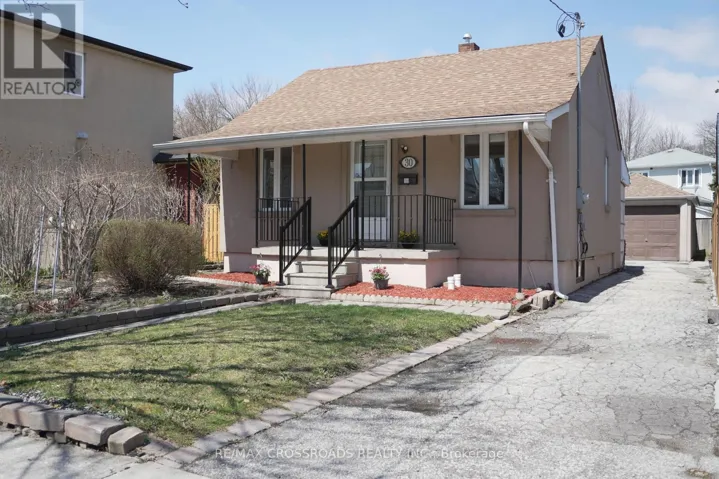 30 HEARST CIRCLE, Toronto (Brookhaven-Amesbury), Ontario M6M2T7