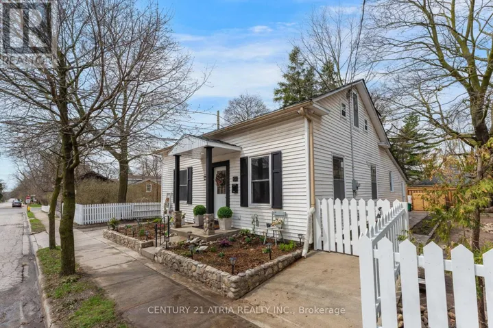 132 WATERLOO STREET N, Cambridge, Ontario N3H1M8