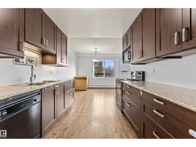 7825 159 ST NW, Edmonton, Alberta T5R2E1