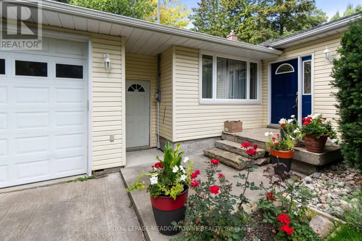 208 MARTIN STREET, King (King City), Ontario L7B1J5