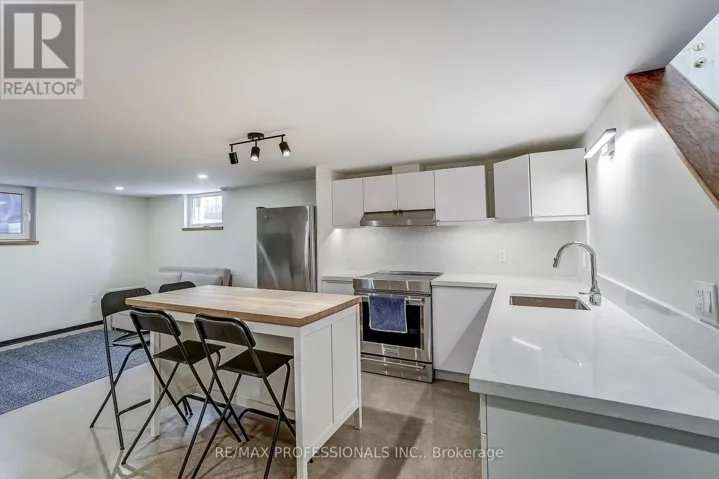 BSMT - 9 CASHMAN CRESCENT, Toronto (Rockcliffe-Smythe), Ontario M6N4M6