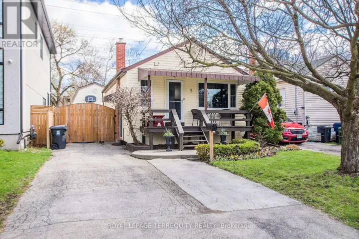 5 ACORN AVENUE, Toronto (Islington-City Centre West), Ontario M9B3P7