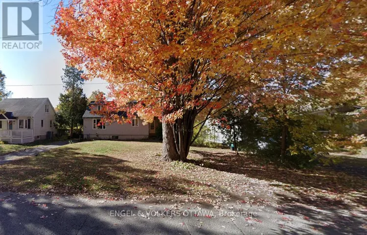 72 SCRIVENS STREET, Ottawa, Ontario K2B6H1