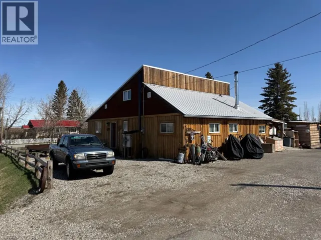 205 Hamilton Avenue, Lundbreck, Alberta T0K1H0