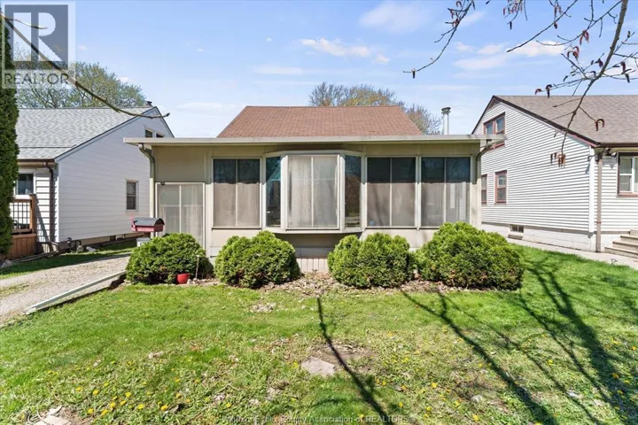 678 CAPITOL STREET, Windsor, Ontario N8X3G1