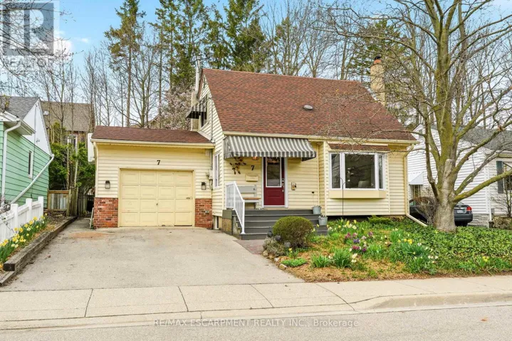 7 CENTRAL PARK AVENUE, Hamilton (Dundas), Ontario L9H2M5
