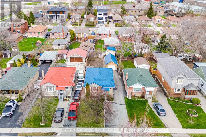 82 MACDONALD STREET, Toronto (Mimico), Ontario M8V1Y4