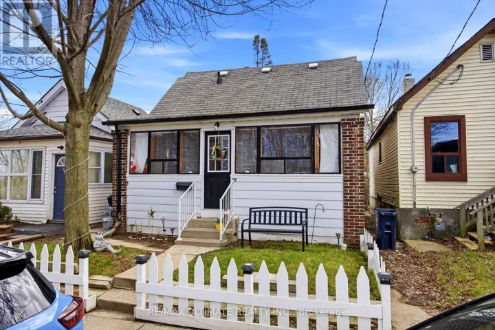 82 BEECHWOOD AVENUE, Toronto (Rockcliffe-Smythe), Ontario M6N4T3