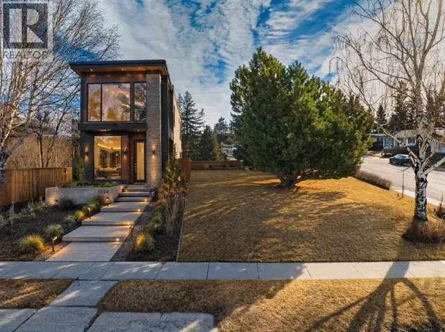 5424 37 Street SW, Calgary, Alberta T3E5M5