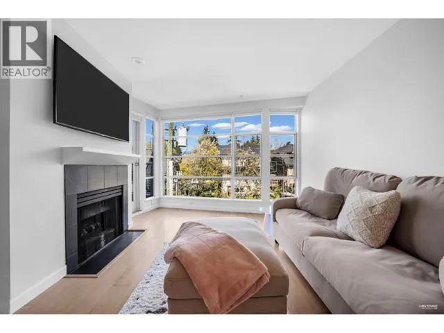 404 2575 W 4TH AVENUE, Vancouver, British Columbia V6K1P5