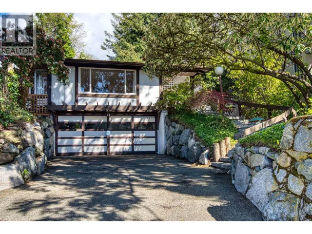 2493 HAYWOOD AVENUE, West Vancouver, British Columbia V7V1Y2