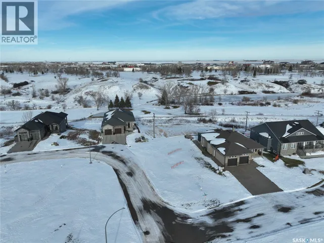 2 COPPER RIDGE COVE, Moose Jaw, Saskatchewan S6H4R1
