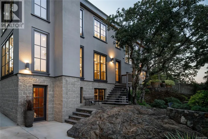 2175 Granite St, Oak Bay, British Columbia V8S3G8