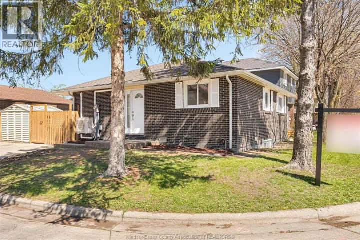 1430 BAYSWATER, Windsor, Ontario N8S4L8