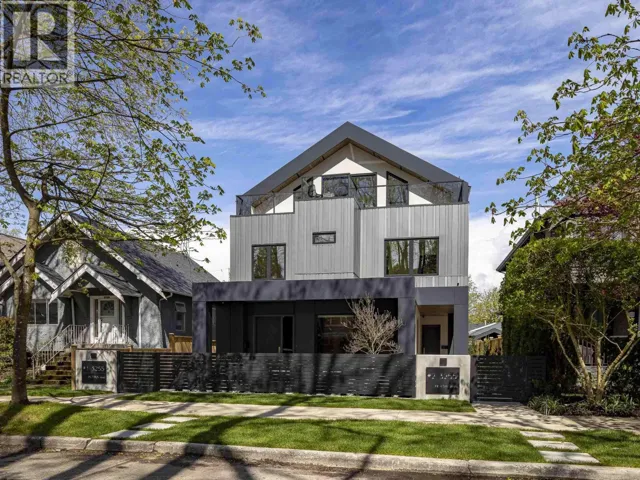 1 3255 13TH AVENUE, Vancouver, British Columbia V6K2V6