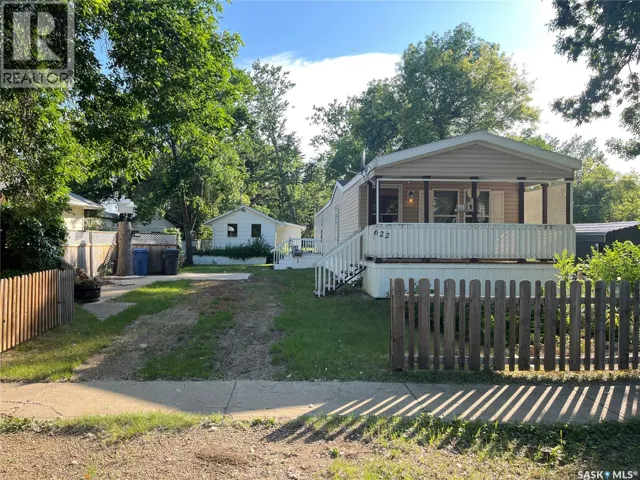 622 BERTRAND AVENUE, Radville, Saskatchewan S0C2G0