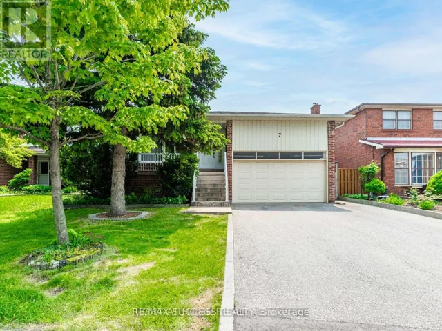 UPPER - 7 POINT O'WOODS DRIVE, Vaughan (Glen Shields), Ontario L4K2E1