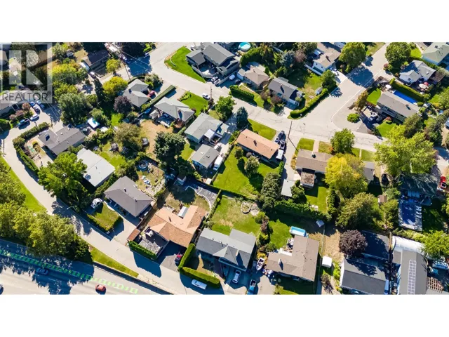 707 Glenburn Street, Kelowna, British Columbia V1Y4G4