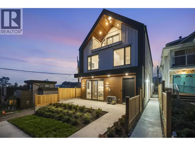 1 3623 TRIUMPH STREET, Vancouver, British Columbia V5K1V4