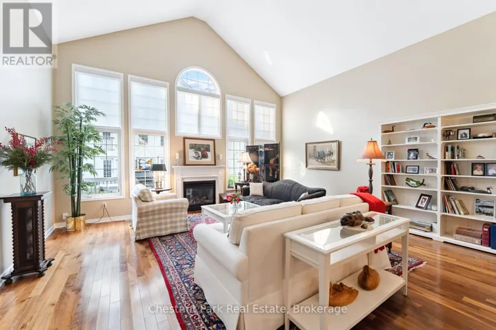 9 STORMONT COURT, Bracebridge (Monck (Bracebridge)), Ontario P1L0B7