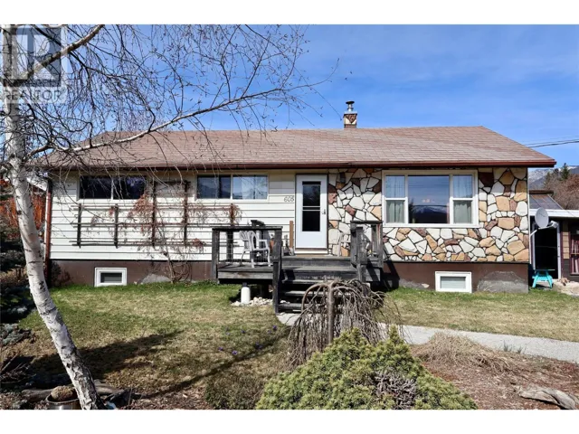 605 8th Street, Golden, British Columbia V0A1H0