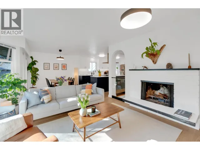 1652 COLEMAN STREET, North Vancouver, British Columbia V7K1X1