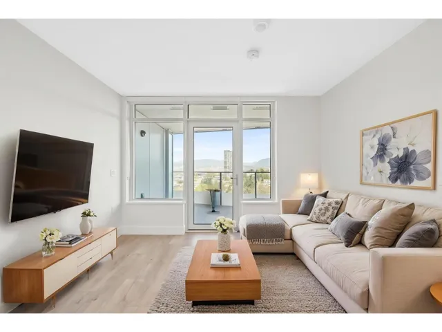 1607 10428 WHALLEY BOULEVARD, Surrey, British Columbia V3T0W2