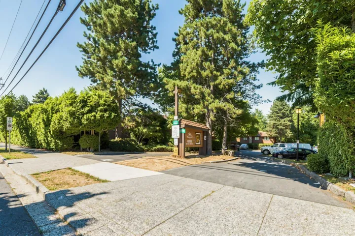 406 10620 150 STREET, Surrey, British Columbia V3R7S1