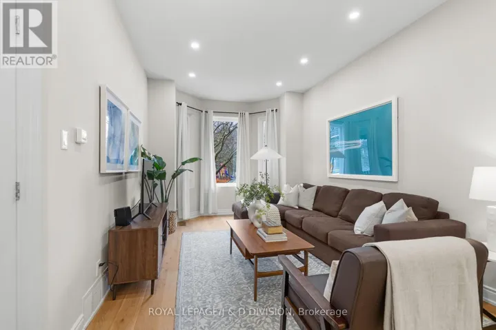 28 ARGYLE STREET, Toronto (Trinity-Bellwoods), Ontario M6J1N4