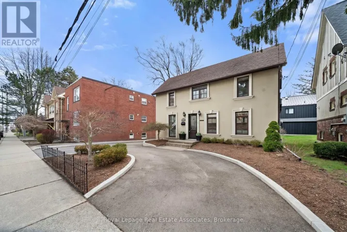 36 MISSISSAUGA ROAD N, Mississauga (Port Credit), Ontario L5H2H6