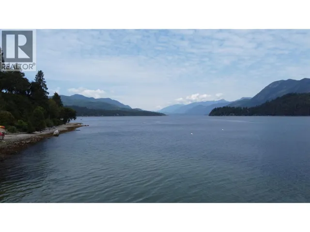 6340 N GALE AVENUE, Sechelt, British Columbia V7Z0P8