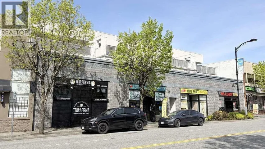 204 22347 LOUGHEED HIGHWAY, Maple Ridge, British Columbia V2X2T3