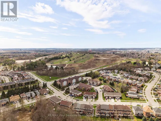 13 - 305 BRIARMEADOW DRIVE, Kitchener, Ontario N2A4K9