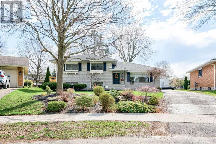19 LINTON PLACE, Kitchener, Ontario N2B2K1