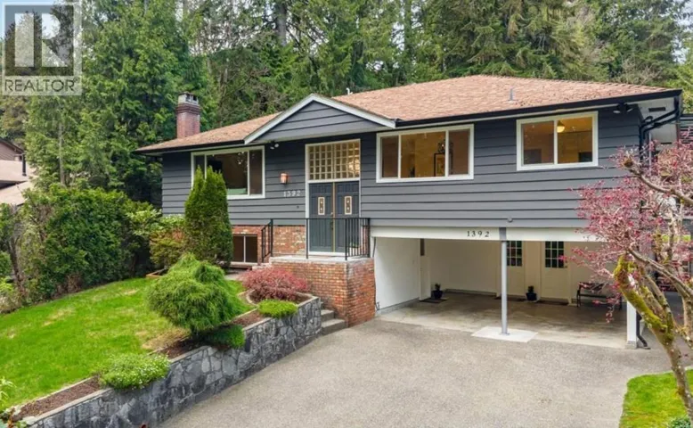 1392 CHAMBERLAIN DRIVE, North Vancouver, British Columbia V7K1P6