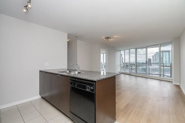 2002 13618 100 AVENUE, Surrey, British Columbia V3T0A8