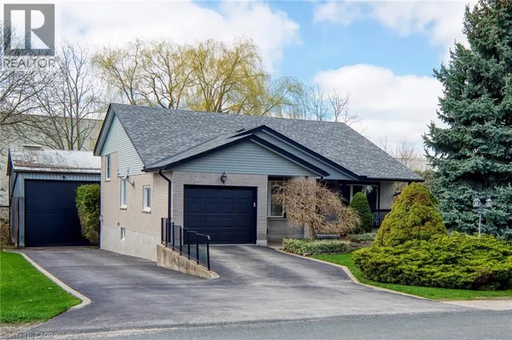 108 QUEENSWAY Drive, St. Jacobs, Ontario N3B2T5