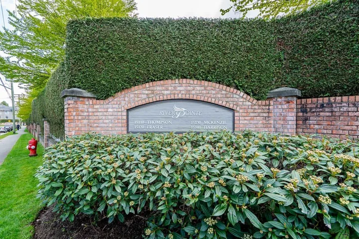 201 15110 108 AVENUE, Surrey, British Columbia V3R0T6