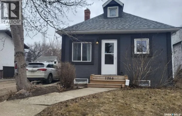 1066 5th AVENUE NW, Moose Jaw, Saskatchewan S6H1K8