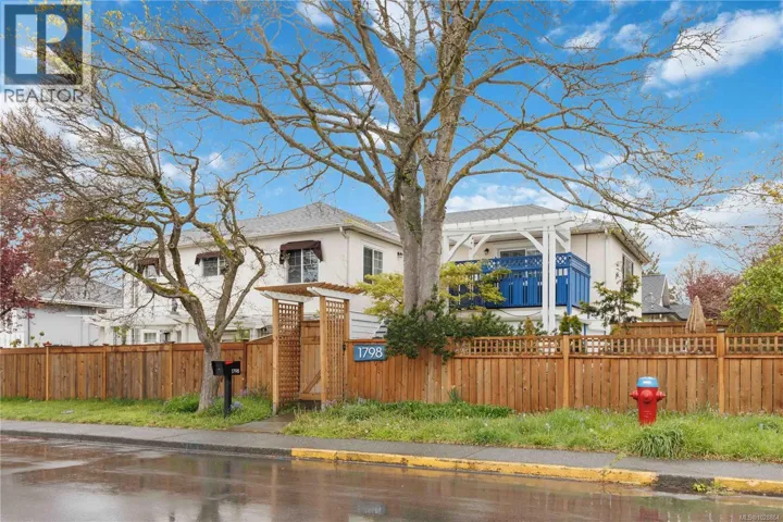 1796 Denman St, Victoria, British Columbia V8R1Y4