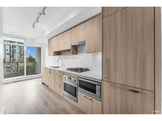 507 13350 CENTRAL AVENUE, Surrey, British Columbia V3T0S1