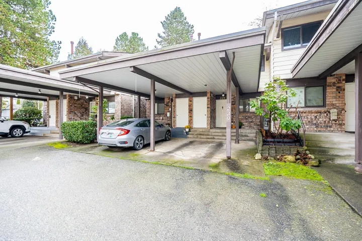 239 7447 140 STREET, Surrey, British Columbia V3W6G5