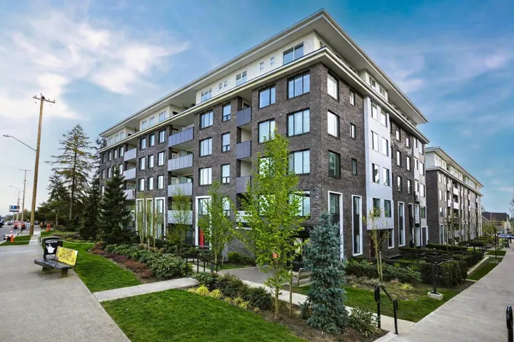 306 15858 FRASER HIGHWAY, Surrey, British Columbia V4N6X4