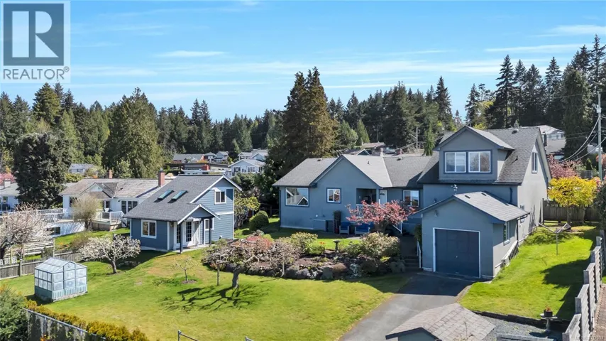315 Crescent Rd W, Qualicum Beach, British Columbia V9K1J7
