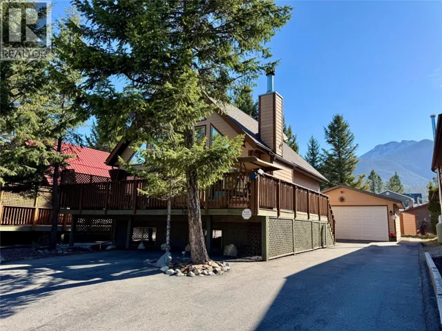 7490 Pine Cone Lane, Radium Hot Springs, British Columbia V0A1M0