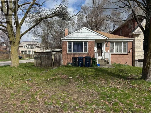 204 CAMERON AVENUE, Toronto (Lansing-Westgate), Ontario M2N1E5