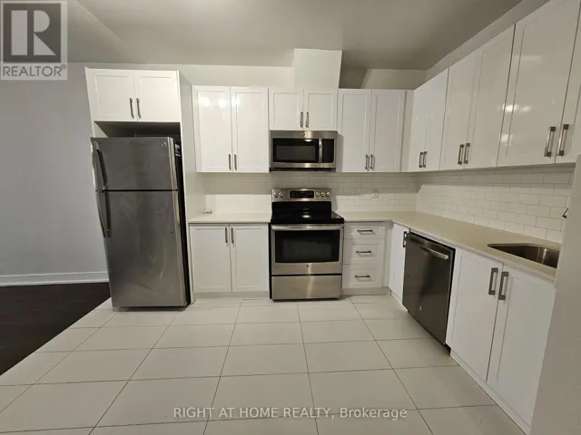 304 - 1801 EGLINTON AVENUE W, Toronto (Oakwood Village), Ontario M6E2H8